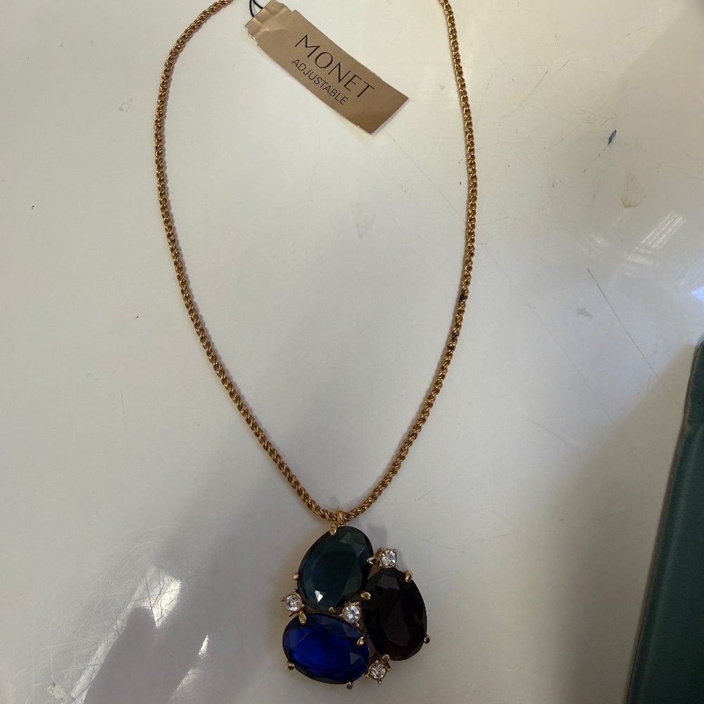 Monet tri color necklace kept in very good condition like new